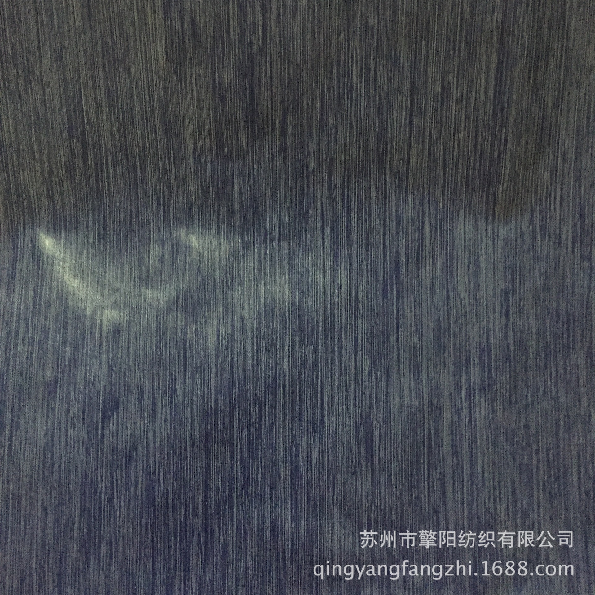 供应涤锦混纺轻薄柔软户外防泼水透气羽绒服防晒服面料