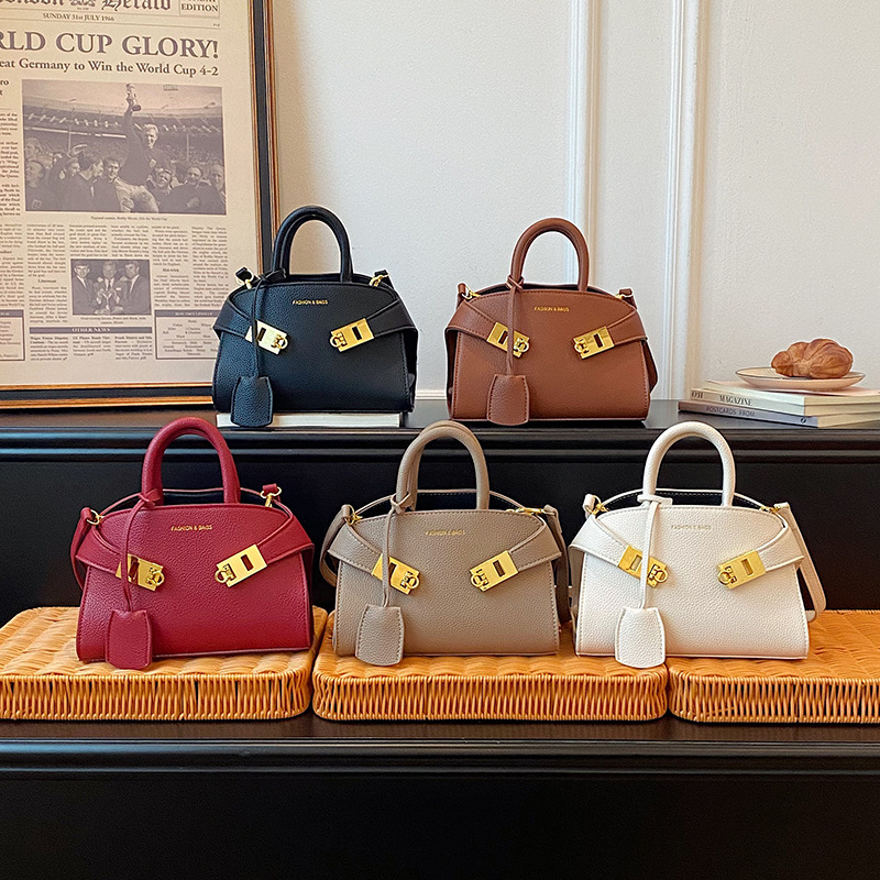 Casual and stylish single-shoulder bag, versatile, large-capacity, comfortable women's bag, simple for daily commuting, adjustable shoulder strap crossbody bag Casual and stylish single-shoulder bag, versatile, large-capacity, comfortable women's bag, simple for daily commuting, adjustable shoulder strap crossbody bag