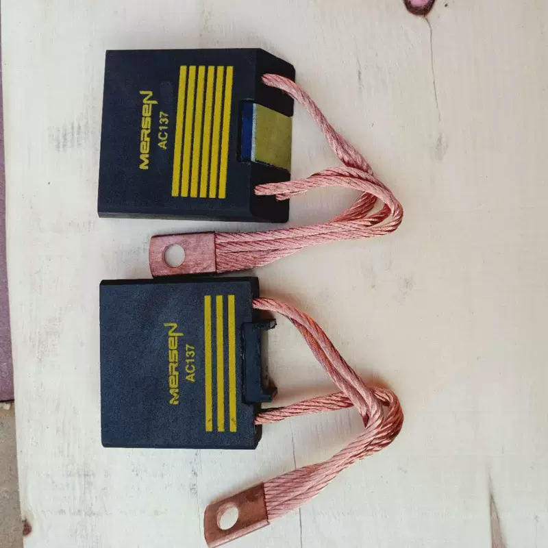 直流电机碳刷发电机电刷电化石墨碳刷 规格齐全各种结构样式现货