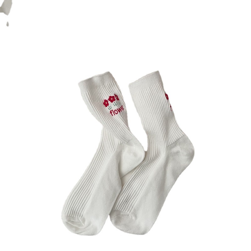 Calcetines de mujer estilo coreano-japonés con bordado de conejo, suaves, delgados y a la moda.