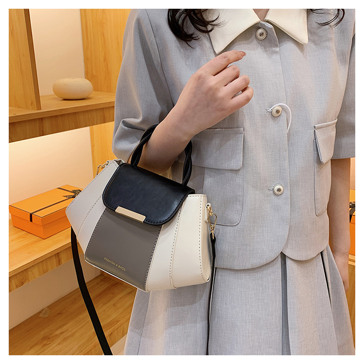 577g Weight Polyester Lining Material Zipper Closure Type Single Shoulder Strap Strap Type Crossbody Bag Bags Type Casual, Daily Occasion Pu Leather Material Color Block Pattern All Seasons Season Women's Gender Streetwear Style Square Shape Medium Size Women's Medium Pu Leather Color Block Streetwear Square Zipper Crossbody Bag 25