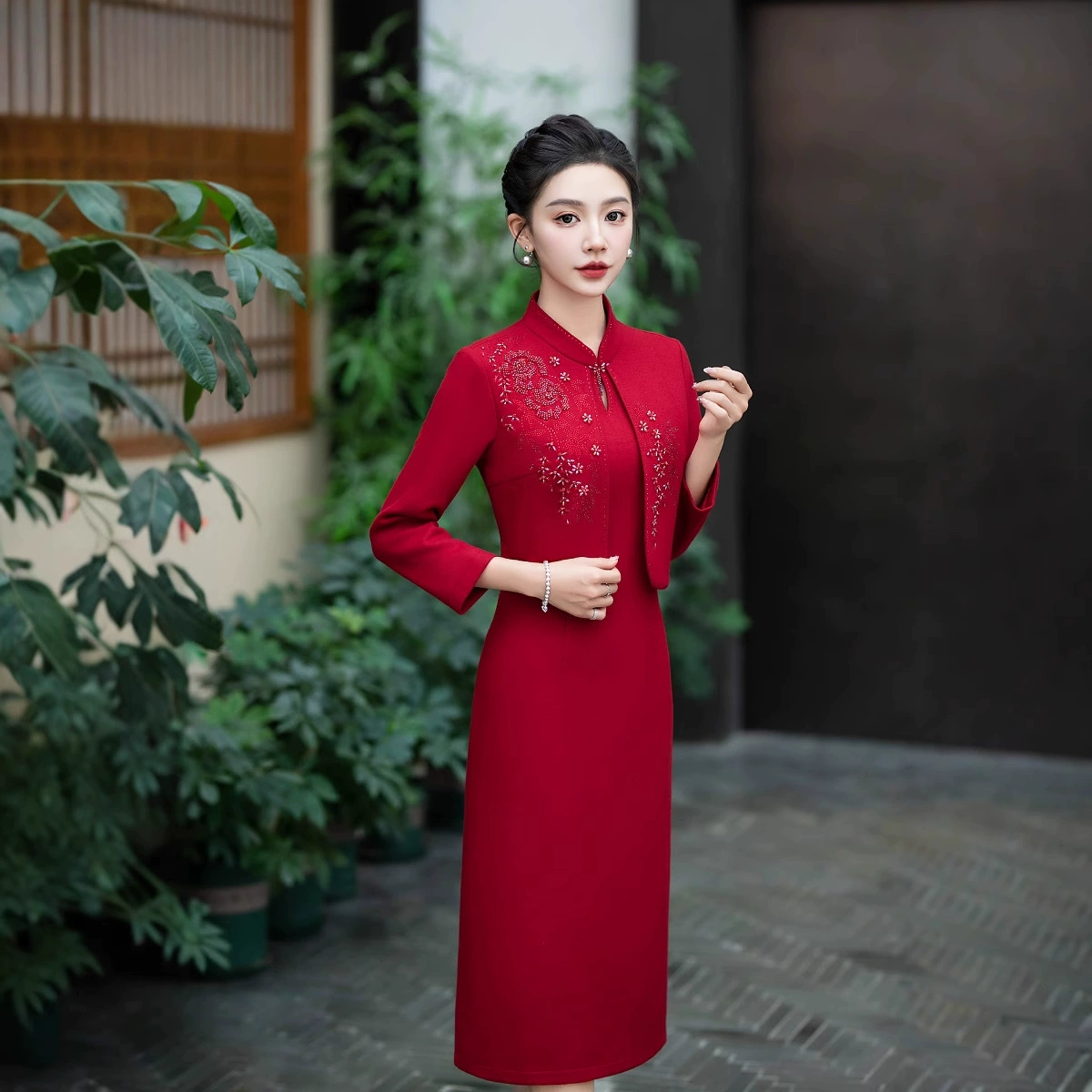 Высококачественный шерстяной матовой улучшенный чонсам 2024 новый осенний и зимний свадебный банкет свекрови