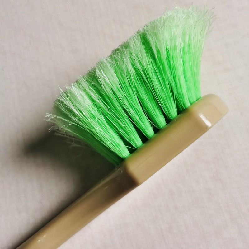 베이지색 손잡이 녹색 머리카락