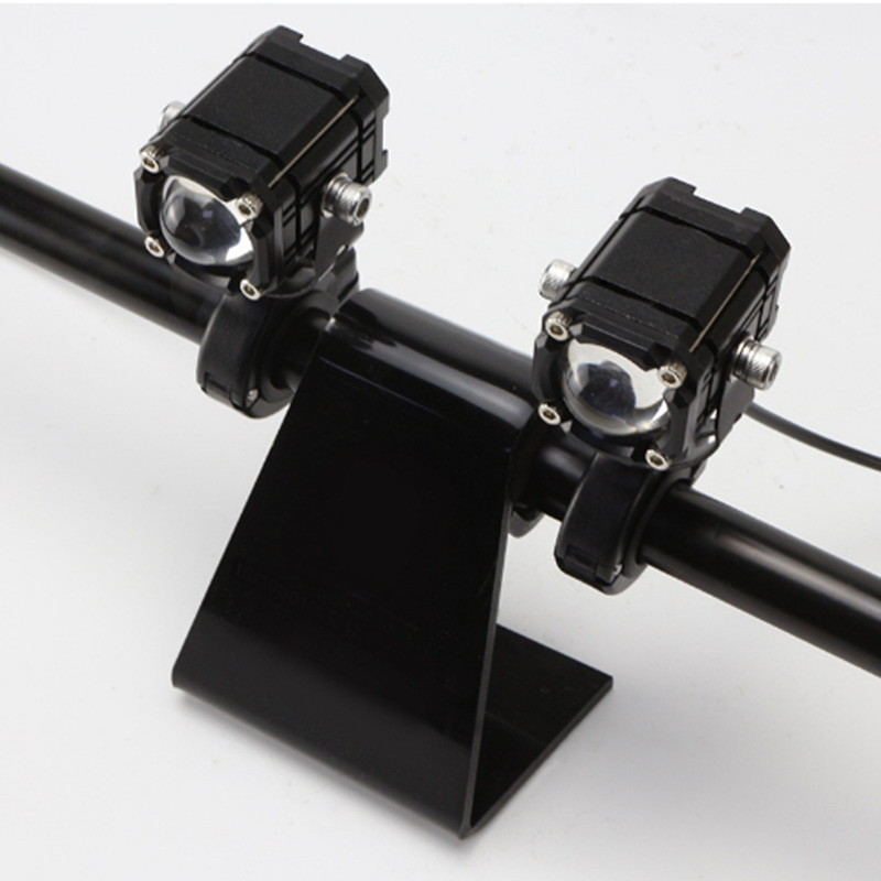 Motocicleta luz alta y baja LED spotlight vehículo eléctrico LED explosión flash doble lente exterior atmósfera lámpara de niebla láser cañón de acero pequeño