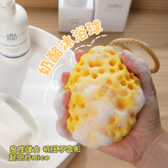Japanese honeycomb bath ball is comfortable and does not fall apart. Super soft sponge. Children's cute bath foaming rub bath. Female bath flower.