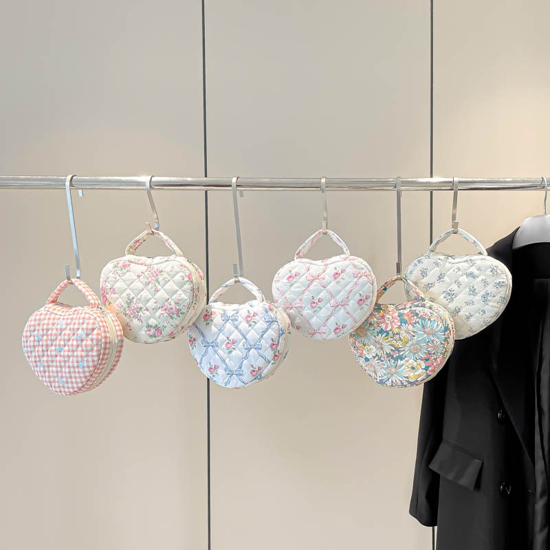132g Weight Polyester Cotton Lining Material Sewing Thread Fashion Element Zipper Closure Type Top Handle Strap Type Cosmetic Bag Bags Type Holiday, Daily Occasion Quilted Cotton Material Plaid, Flower Pattern All Seasons Season Women's Gender Classic Style Style Heart-shaped Shape Medium Size Classic Style Plaid Flower Quilted Cotton Sewing Thread Heart-shaped Makeup Bags 14