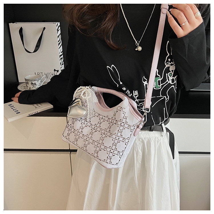 Summer fashion women's versatile hand-held niche crossbody design 2025 simple crossbody bucket bag, new Korean style for commuting undefined