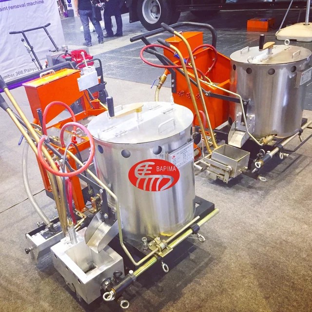 广东热熔震荡标线施工凸起型震荡标线道路震动减速划线施工标线机