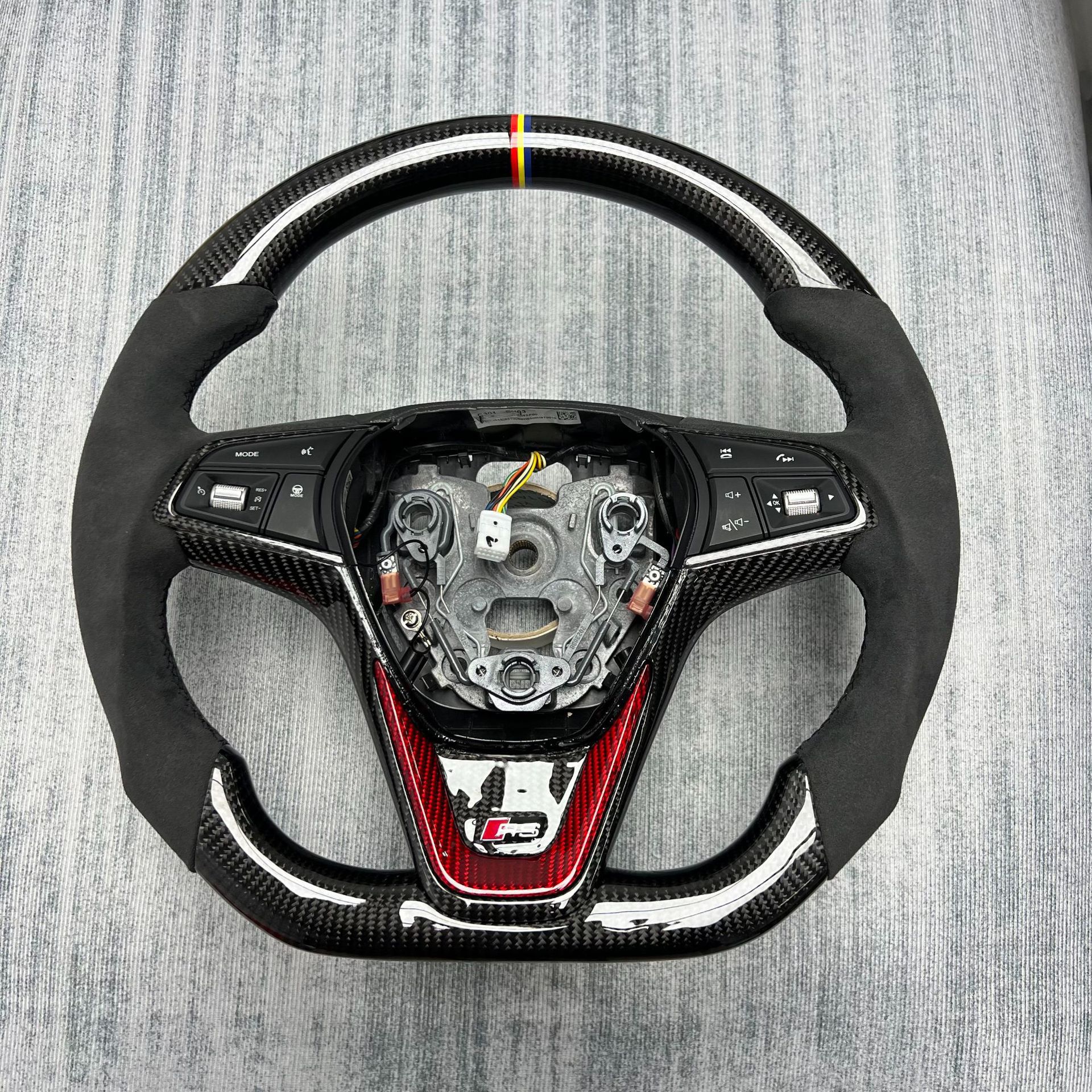Factory Customized Carbon Fiber Car Steering Wheel Modification Suitable for Buick Chevrolet/Lacrosse/Lacrosse/Glacier