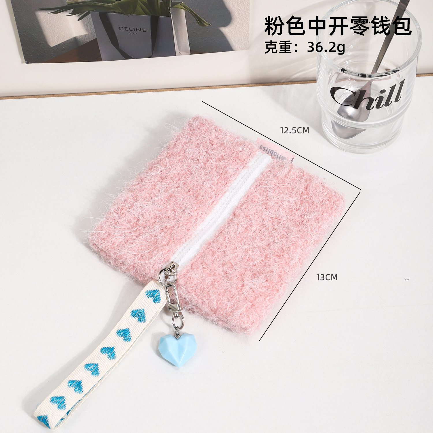 La nueva bolsa de cosméticos de felpa simple y de moda, bolsa de almacenamiento linda de color sólido, bolsa de cosméticos portátil de mano para salir todos los días