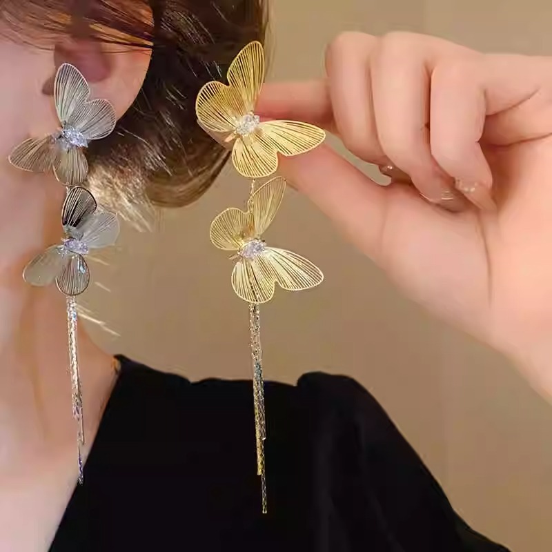 Retro long earrings