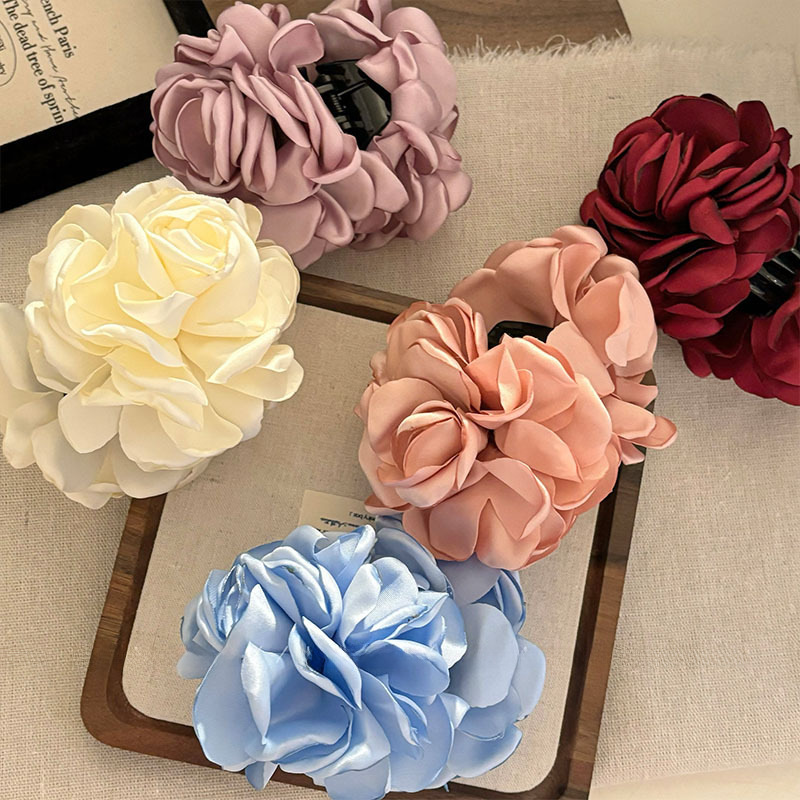 Grande forcina per capelli con rosa in raso tridimensionale, con fiore sulla testa, a forma di squalo, con sensazione di pigrizia, a metà annodamento_voghion.com