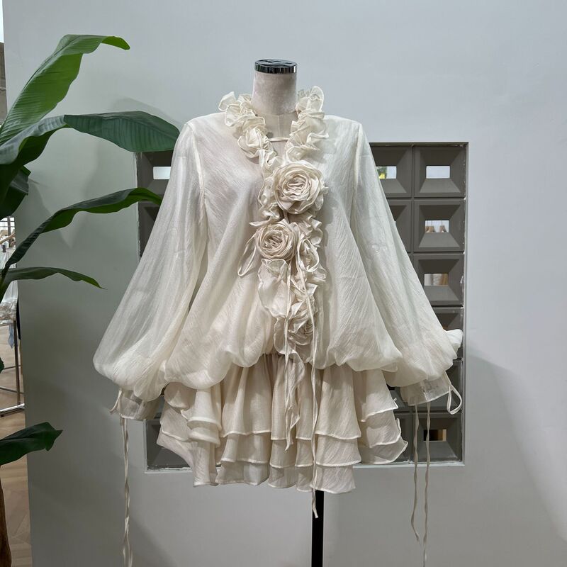 Amazon 2025 Spring/Summer Handmade Flower Deep V-neck Lace-up Cake Loose dress with Same Color Shorts Amazon 2025 Spring/Summer Handmade Flower Deep V-neck Lace-up Cake Loose dress with Same Color Shorts