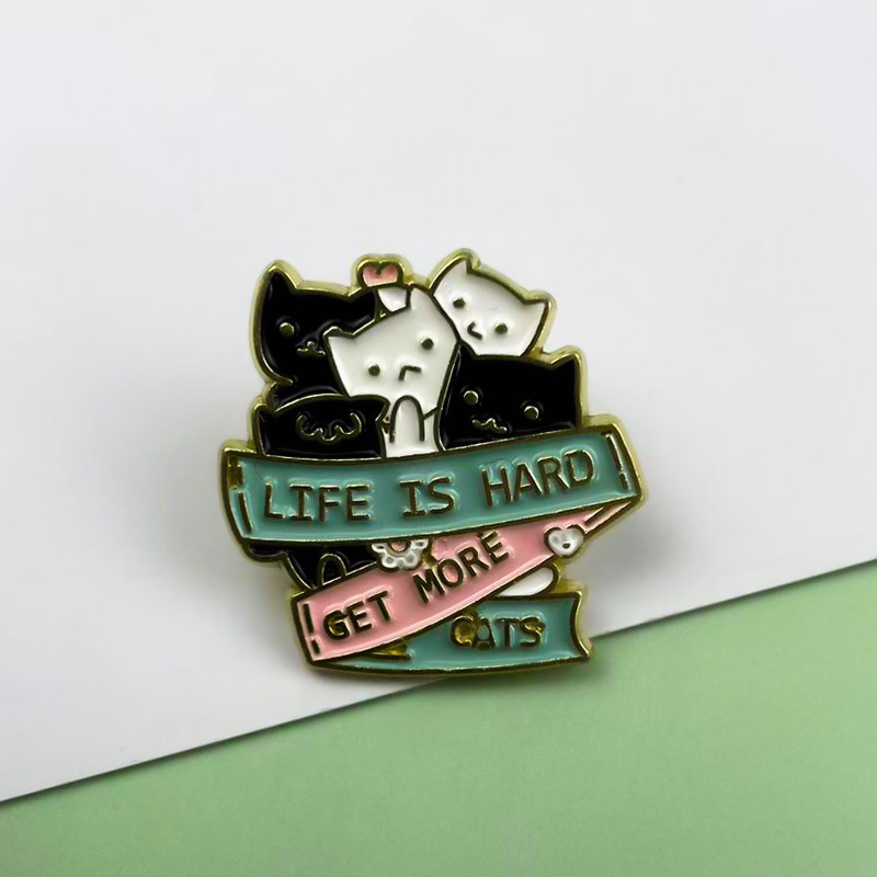 Comercio exterior dibujos animados lindo gatito broche joyería personalidad letras en inglés top mochila decoración pin insignia