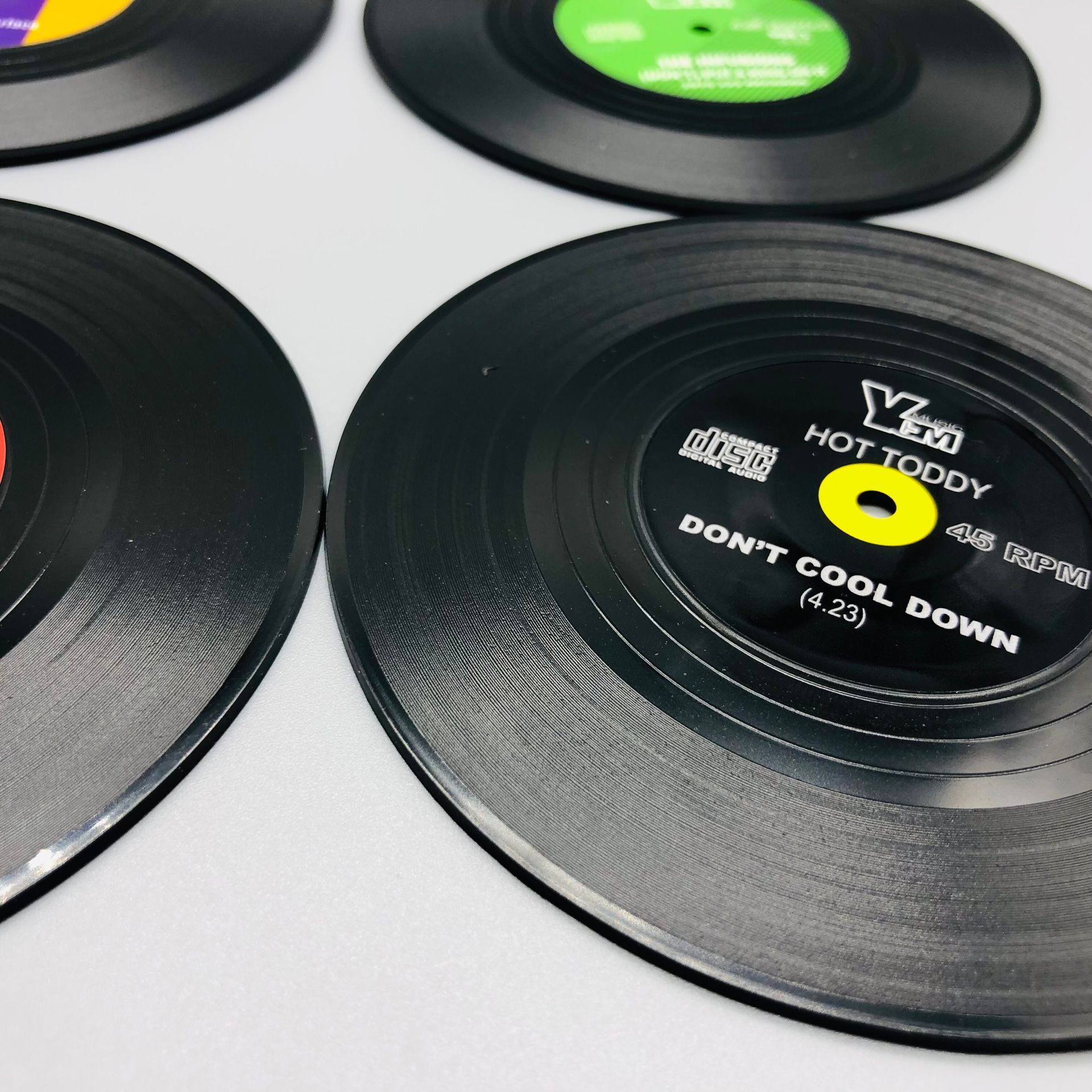 Venta caliente retro CD Coaster disco de vinilo cerveza bar estera de café de plástico taza de té estera productos transfronterizos ventas directas de la fábrica