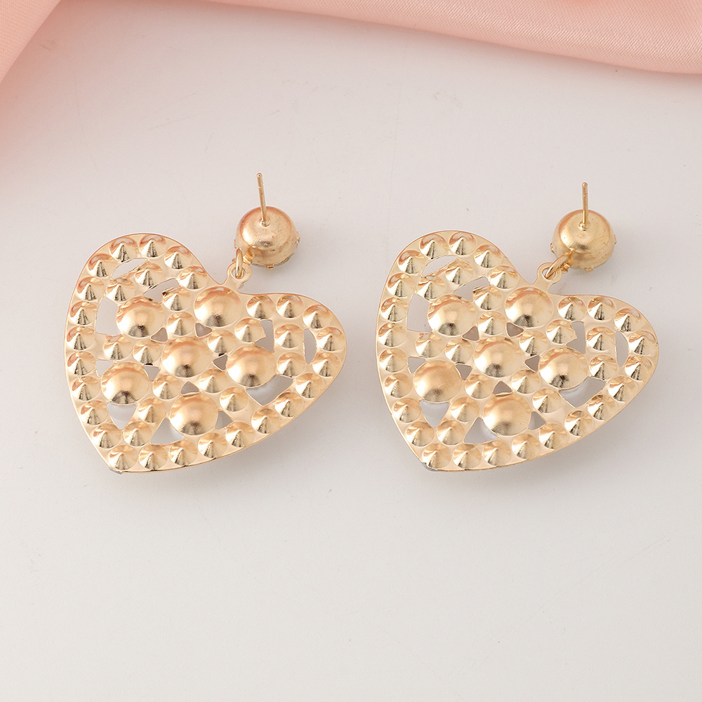 Fashion Hollow Heart Shaped Inlaid Pearl Diamond Metal Drop Earrings display picture 4