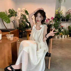 夏季甜美2024新款显瘦时尚温柔风米白色中长款吊带连衣裙女装chic
