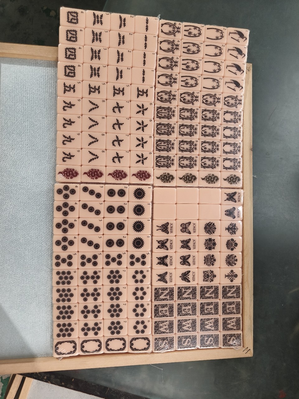 American-Style Pink Butterfly Single-Layer Acrylic Mahjong Tiles