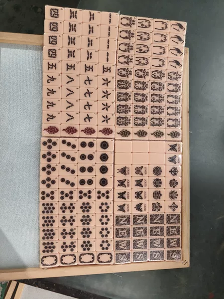 American-Style Pink Butterfly Single-Layer Acrylic Mahjong Tiles