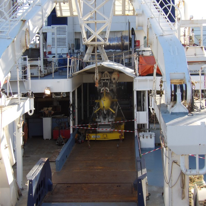 聚合物防腐腻子，起到防腐蚀的作用。聚合物防腐腻子