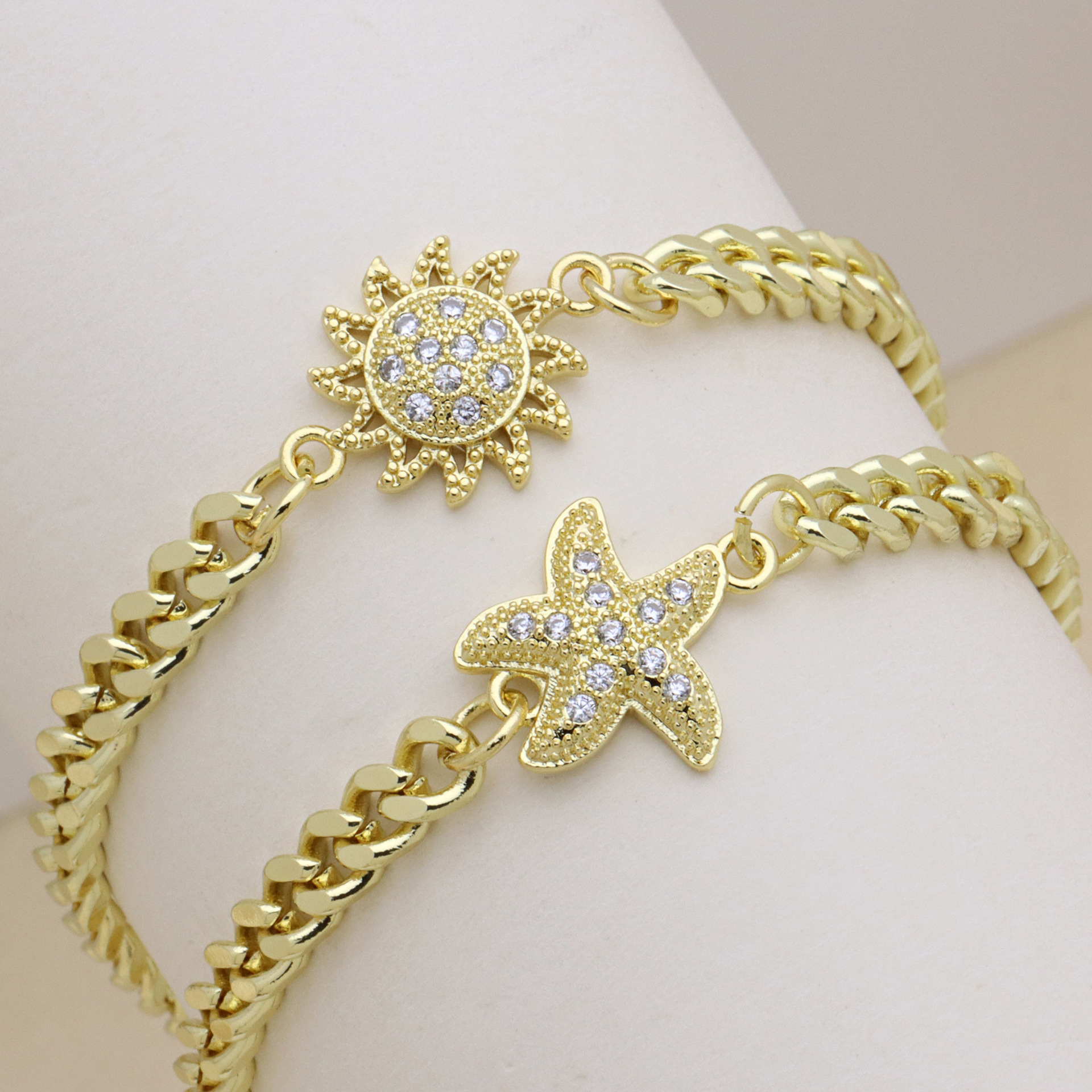 12g Weight 18K Gold Plated Plating Material Zircon Inlay Material Bracelets Classification Copper Chain Material Cuban Link Chain Curb Chain Chain Type 1 Piece Quantity Wholesale Jewelry IG Style Four Leaf Clover Sun Starfish Copper Zircon 18K Gold Plated Inlay Bracelets Cuban Link Chain Curb Chain