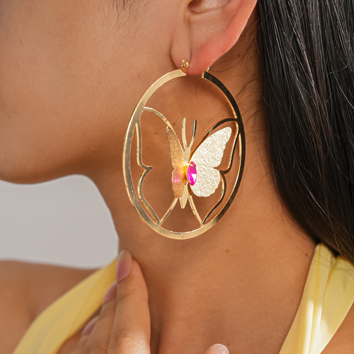 Europa y los Estados Unidos retro diamantes redondos huecos mariposa pendientes personalidad exagerada diseño pendientes de nicho de alta calidad pendientes