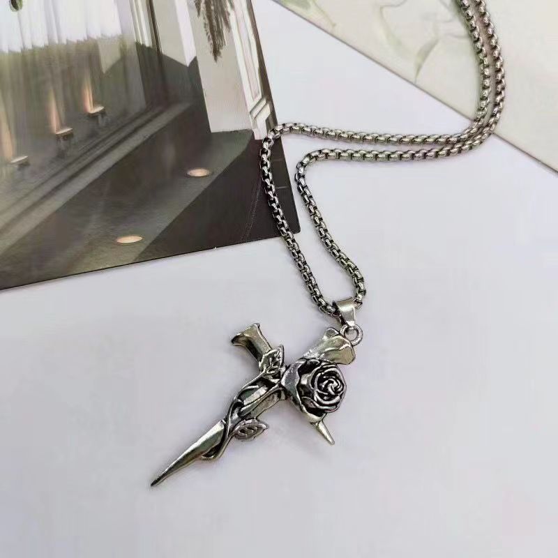 Collier en croix Chencui Wilk Rose avec un design de célébrité Internet longue et froide, sensation de luxe léger et extraordinaire_voghion.com