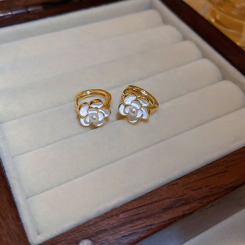 Aguja de plata flor pendientes geométricos pendientes dulces pequeños frescos de Corea del Sur ins moda nicho pendientes