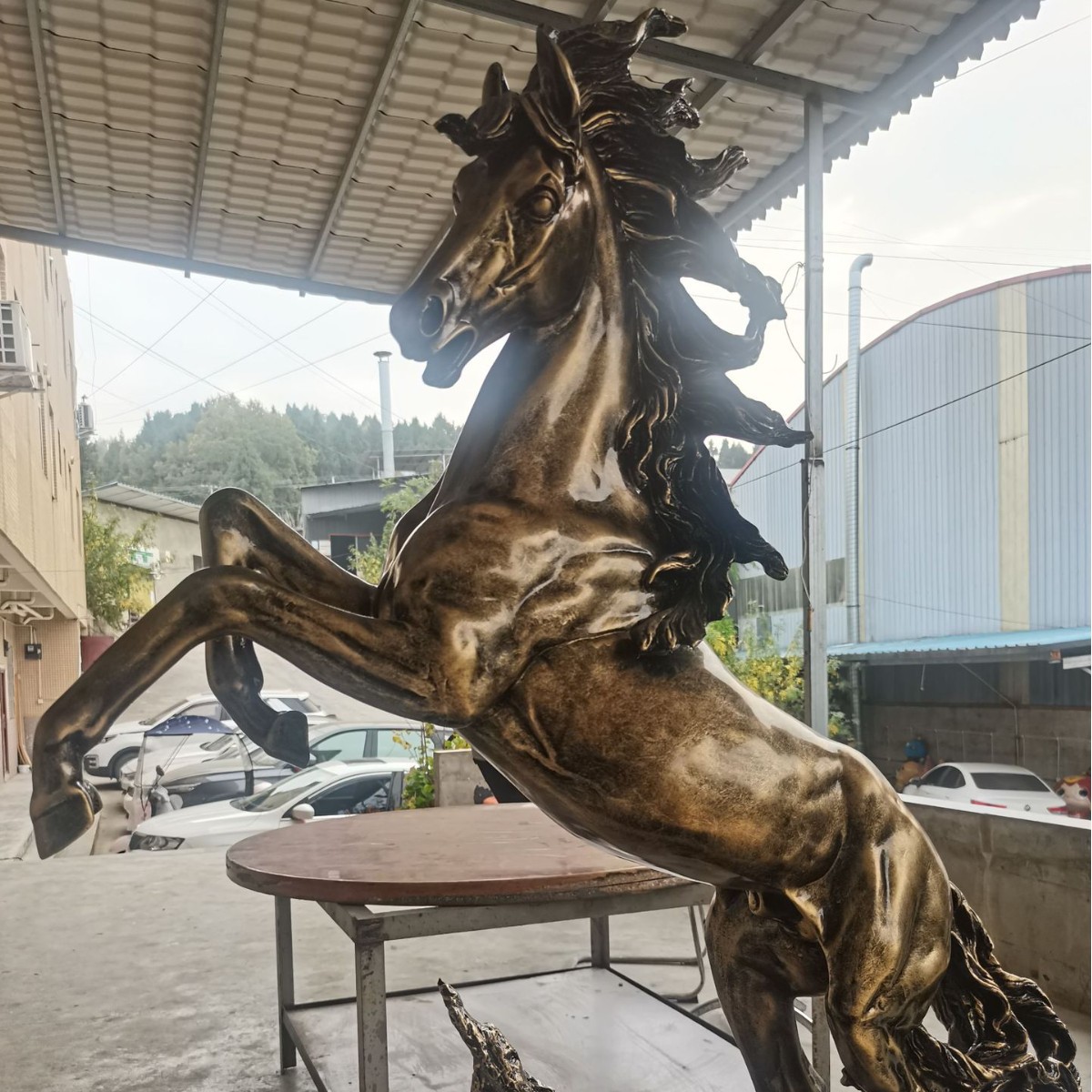 Escultura de plástico reforzado con fibra de vidrio muñeca de dibujos animados al aire libre cabeza de puerta tridimensional decoración imitación cobre fundición de cobre centro comercial jardín belleza Chen