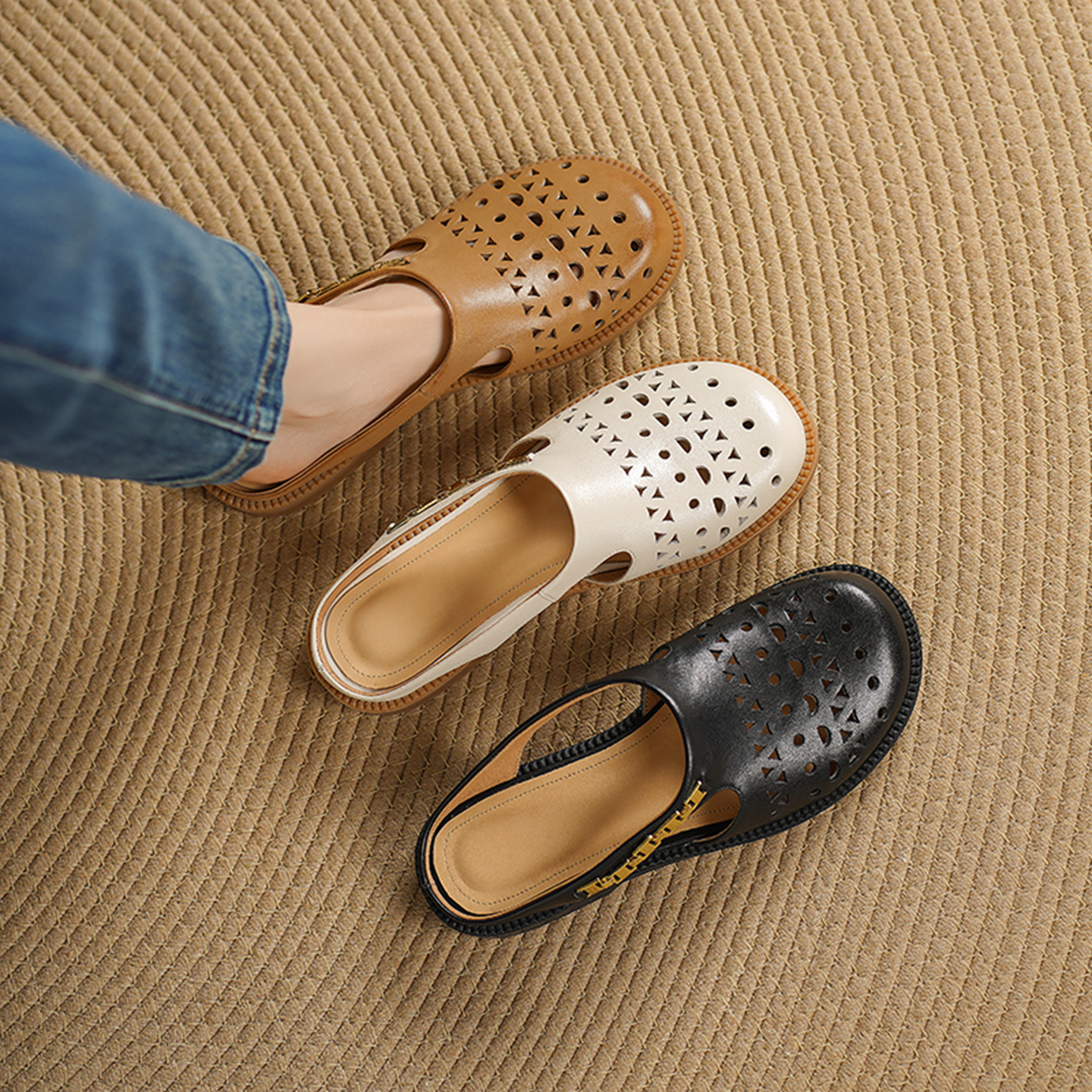 Dép sandal nữ da bò mũi trùm đế bệt kiểu lỗ thoáng khí — đen