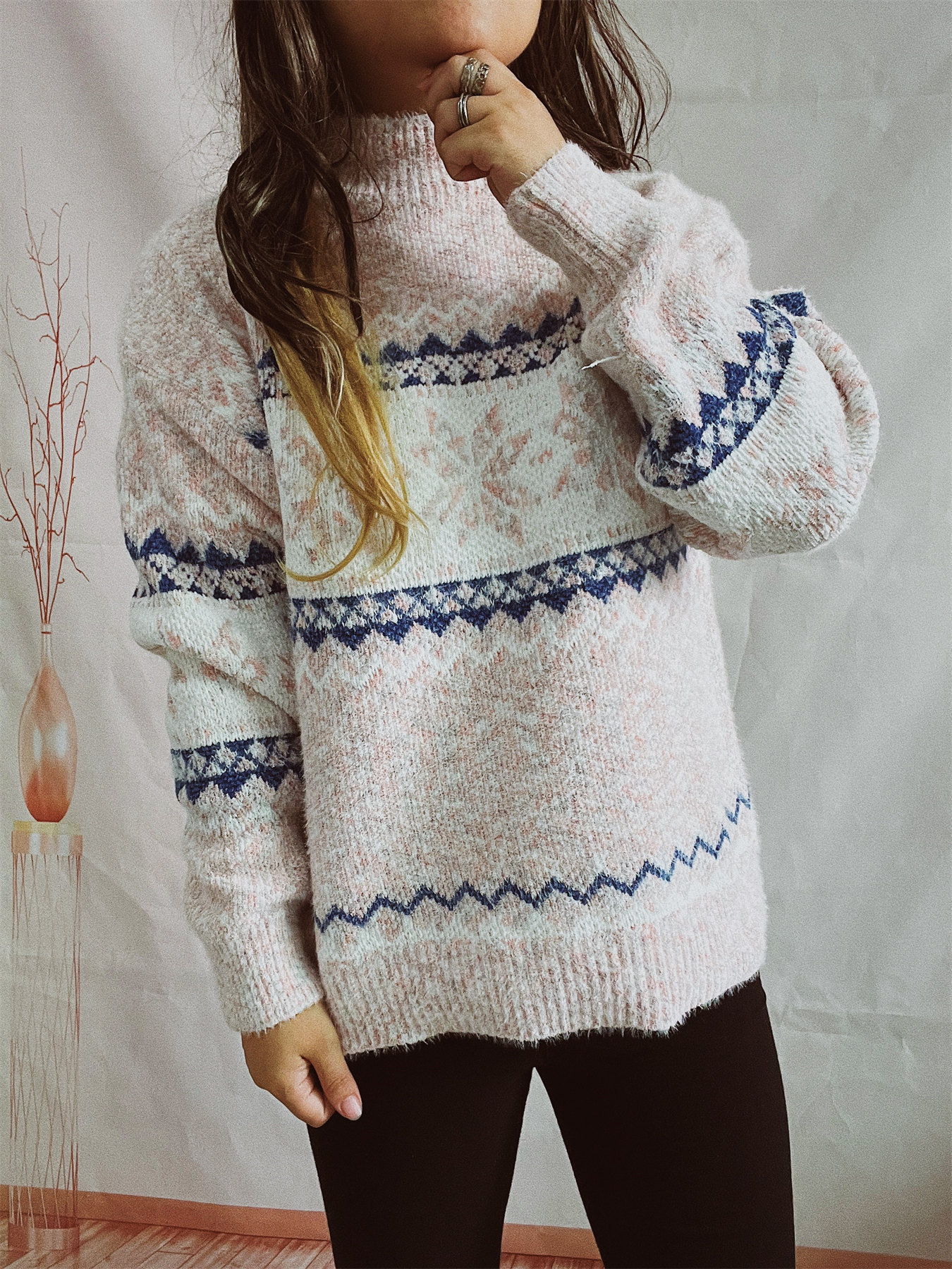 Dámský pletený svetr s dlouhým rukávem a zahuštěným vzorem sněhové vločky a polovičním rolákem_voghion.com
