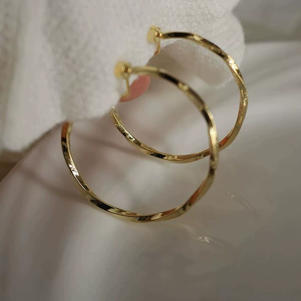 A201-gold ear clip