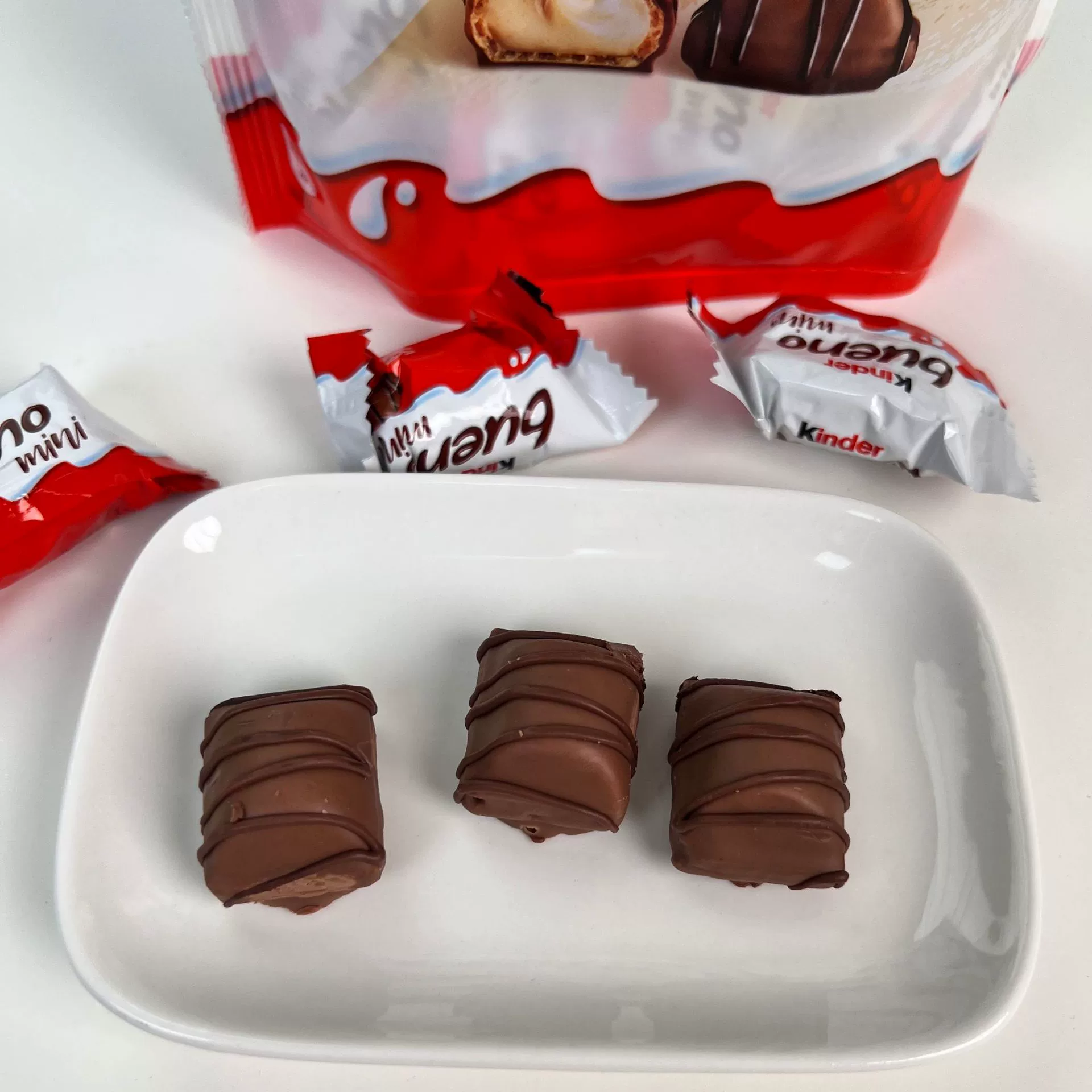 Европейский импорт Kinder мини цветной молочный орех wafer шоколад свадебная конфета сувенир оптом