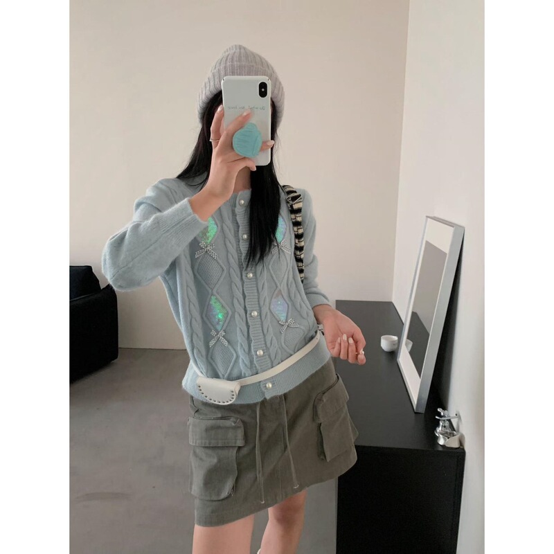 New autumn/winter 2026 collection: sequined bow sweater coat, sweet and loose-fitting, Korean-style, gentle and elegant knitted cardigan for women New autumn/winter 2026 collection: sequined bow sweater coat, sweet and loose-fitting, Korean-style, gentle and elegant knitted cardigan for women