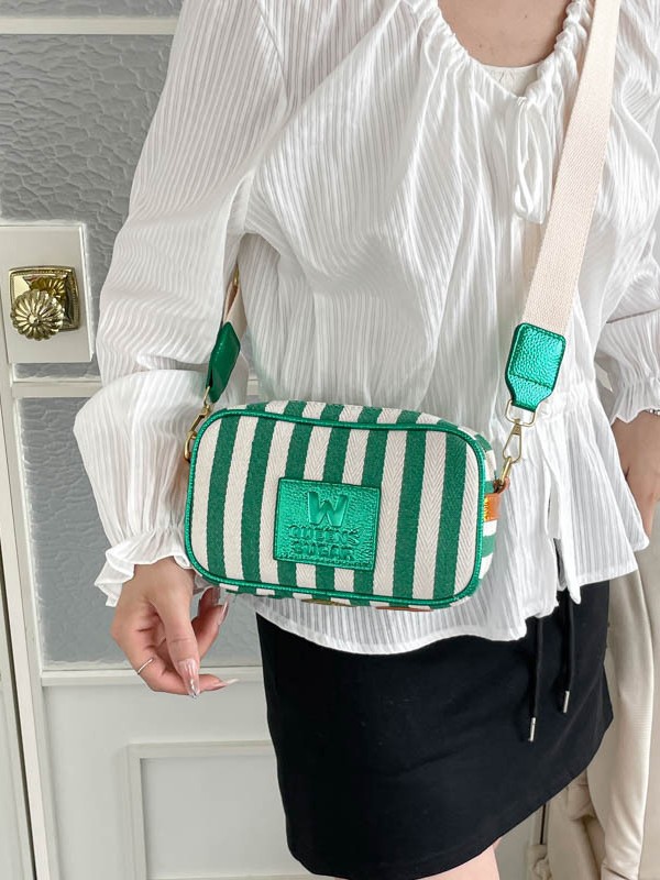 2026 nuevo fresco bolso de verano ancho cinturón de hombro mochila de hombro de vacaciones de mujeres bolso de cámara a rayas