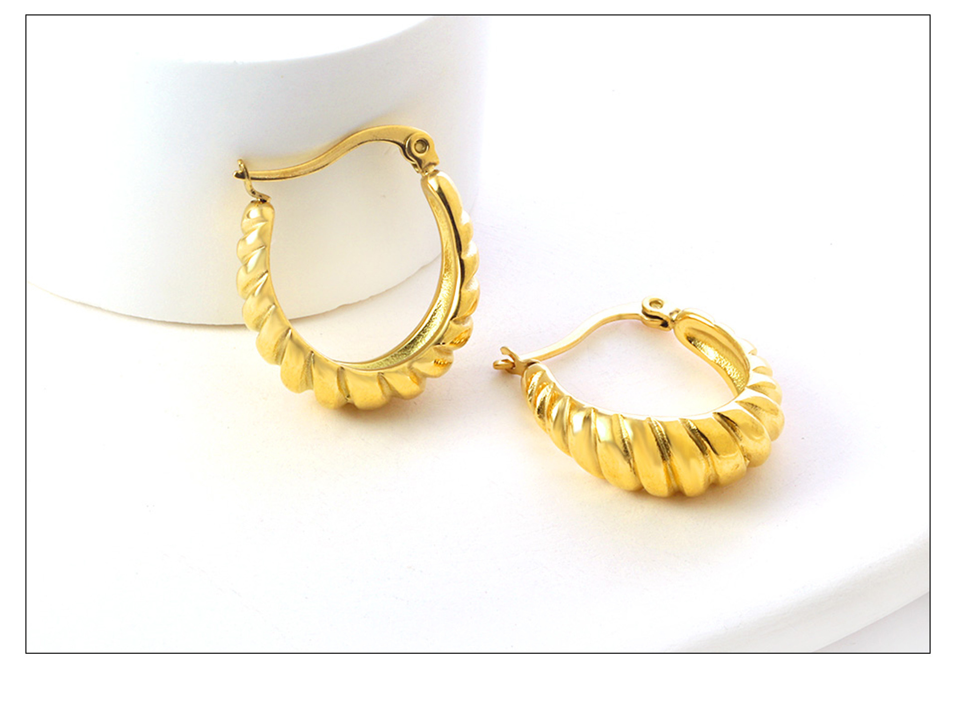 Fashion Round Stainless Steel Plating Hoop Earrings 1 Pair