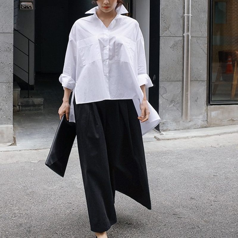春秋の服の新型の白いシャツの女性の韓国版のゆったりしている大きいサイズのマント型の長袖の不規則なシャツのファッション的な上着