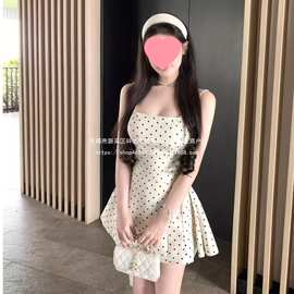 早春季白色波点吊带连衣裙子女夏2026新款高级感巨好看小个子短裙