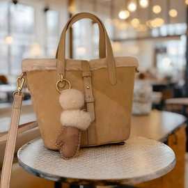 南枫潮流百搭新款清冬栗岛托特包毛茸茸包包女冬手提单肩斜挎包