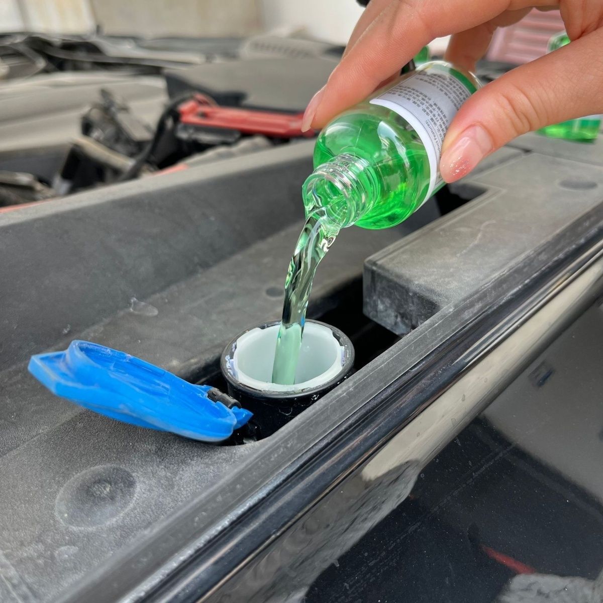 Tiktok-Style Concentrated Oil Film Glass Cleaner, Powerful Cleaning Wiper Maintenance, Rainproof, Removes Water Stains, Removes Insect Glue, and Tree Sap