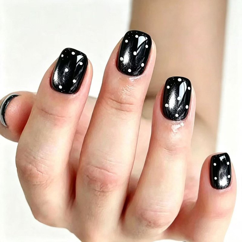 Short, shiny square nails, European and American cross-border foreign trade, black cat-eye with white polka dots, sparkling sweet wearable nail art, 24 pieces