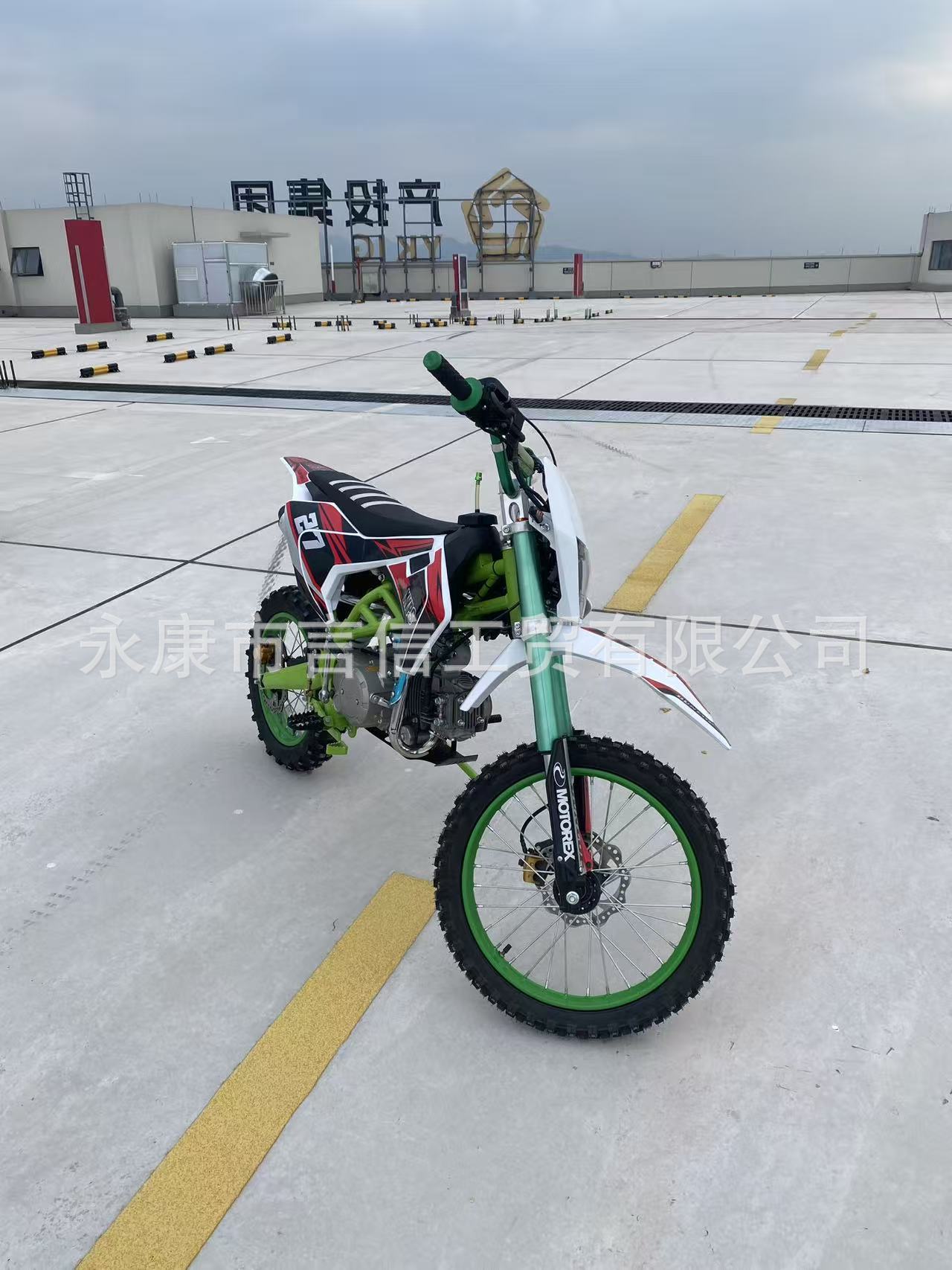 New HSWN125CC gasoline-powered off-road motorcycle, a two-wheeled, four-stroke, off-road vehicle suitable for teenagers and for use on mountain trails