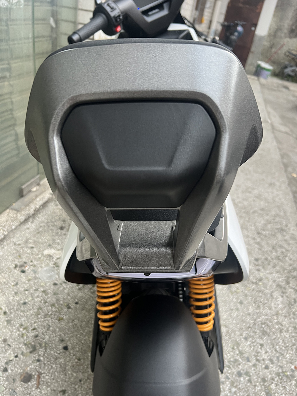 Applicable to No. 9 Orion dz110 backrest mechanic Mmax110/90F90M95cF30C rear armrest universal