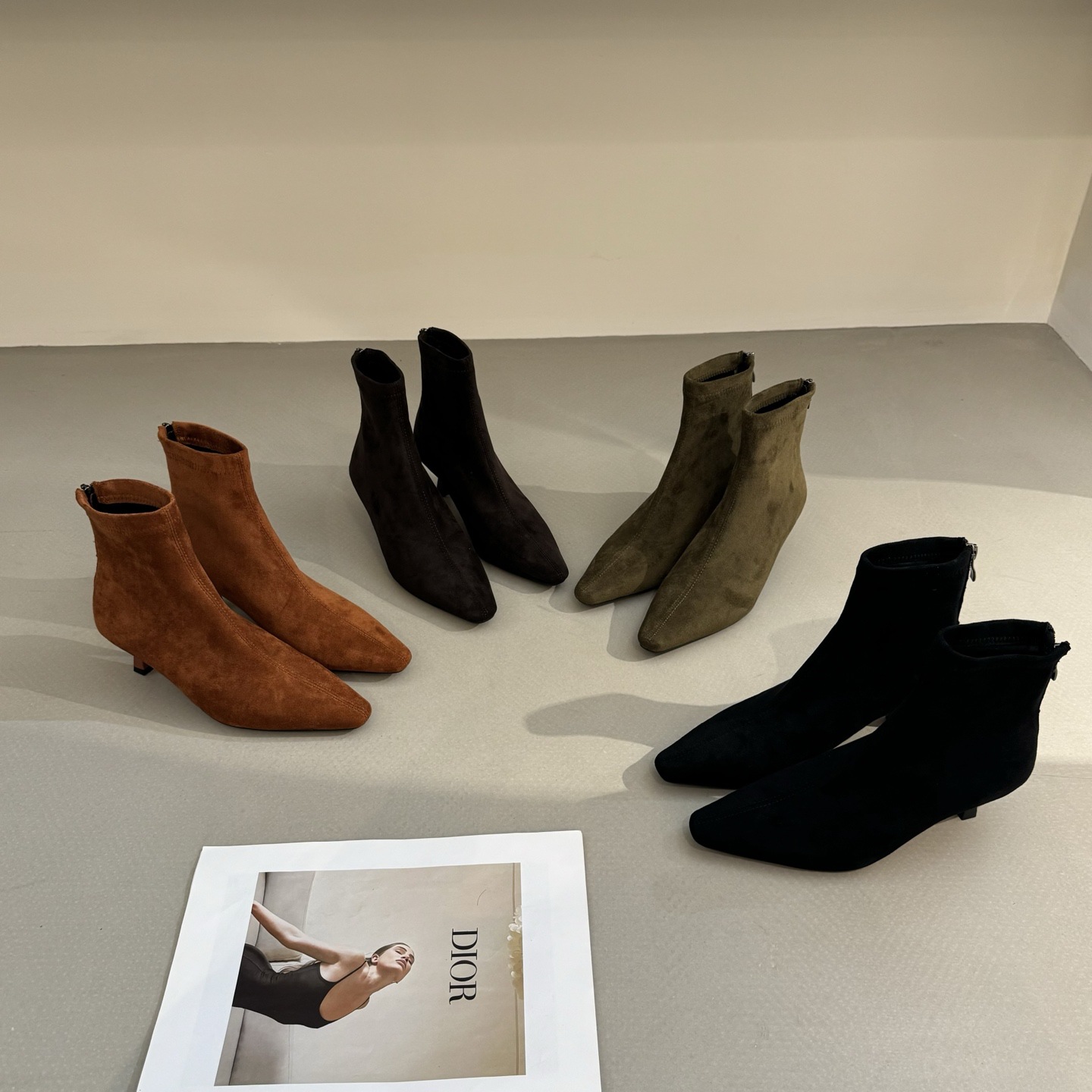 French-style vintage suede pointed-toe stiletto ankle boots for women, 2026 autumn and winter new model, simple and elegant, versatile slim-fit short boots