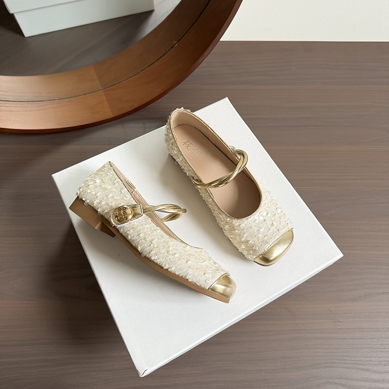 프랑스 속편 작은 샤넬 스타일 싱글 레이어 신발 여성의 2025 봄 새로운 편안한 피곤하지 않은 플랫 힐 메리 제인 통근 싱글 레이어 신발