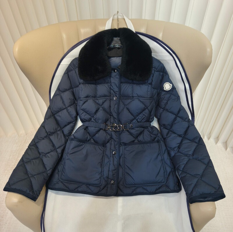 Qi Biaogao version M Mong family 26s autumn/winter Korean-style popular belted, waist-cinching, fur-trimmed, slim-fit down jacket for women Qi Biaogao version M Mong family 26s autumn/winter Korean-style popular belted, waist-cinching, fur-trimmed, slim-fit down jacket for women