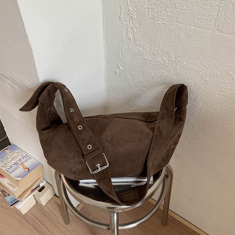 Maillard Retro Suede Bag Women's Autumn and Winter Texture Large-Capacity Shoulder Bag Casual Work Clothing Crossbody Dumpling Bag Maillard Retro Suede Bag Women's Autumn and Winter Texture Large-Capacity Shoulder Bag Casual Work Clothing Crossbody Dumpling Bag