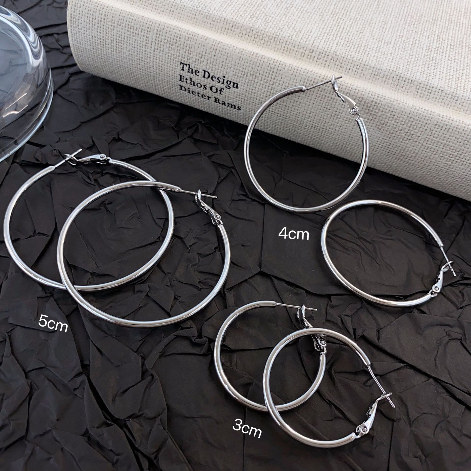 The Story of Roses Liu Yifei and Huang Yimei's Same Style Metal Hoop Earrings for Women, New Fashion Earrings