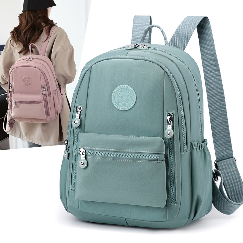 Mochila femenina 2025 nueva mochila de viaje de moda de gran capacidad, ligera tela de nylon casual y bolso de hombro