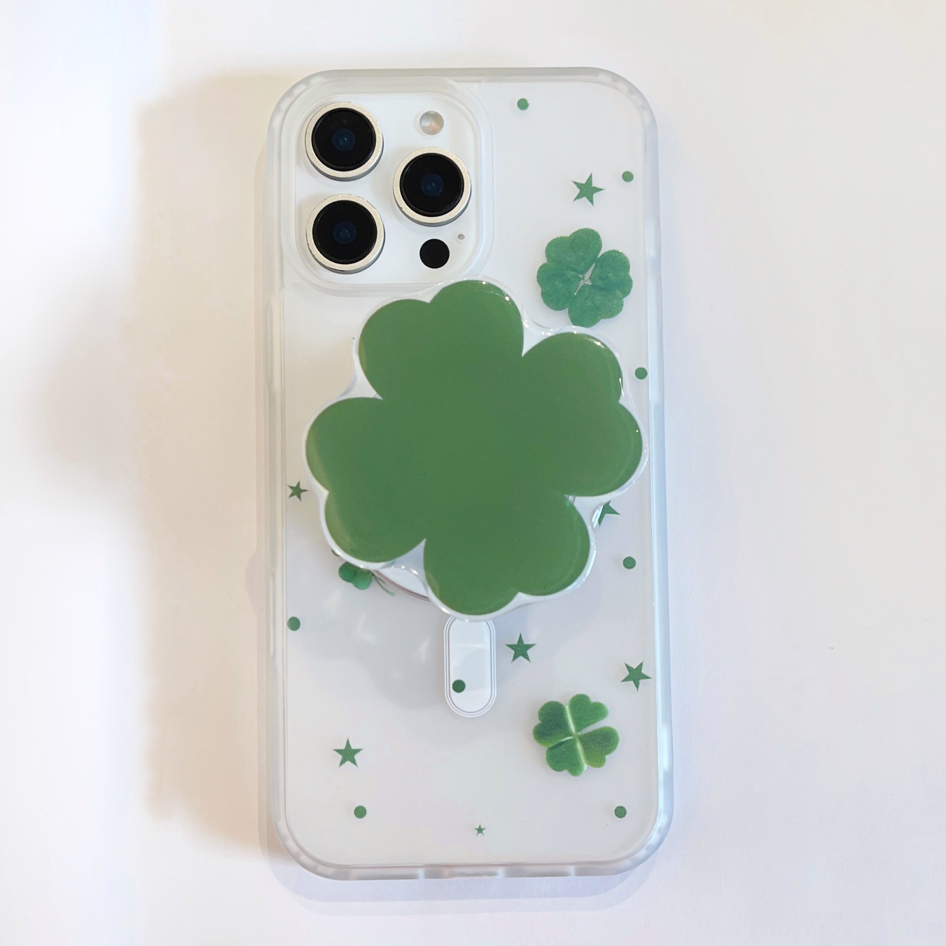 El trébol de cuatro hojas fresco pequeño coreano es adecuado para Apple 16ProMax funda para teléfono móvil 15Pro simple 14/13 nicho 15PM